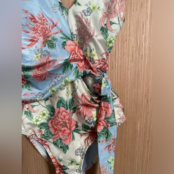 We Are HAH Wrap It Up One Piece Swimsuit, Size XS (v) - Picture 4 of 8